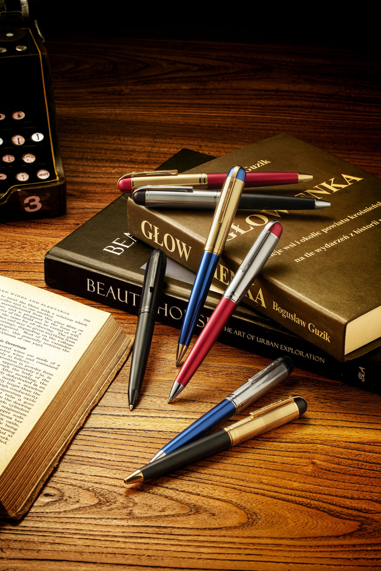 Wahl-Eversharp Skyline Black Gold Trim RollerBall Pen